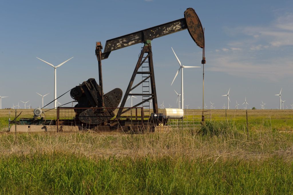 Pompes à balancier et éoliennes
