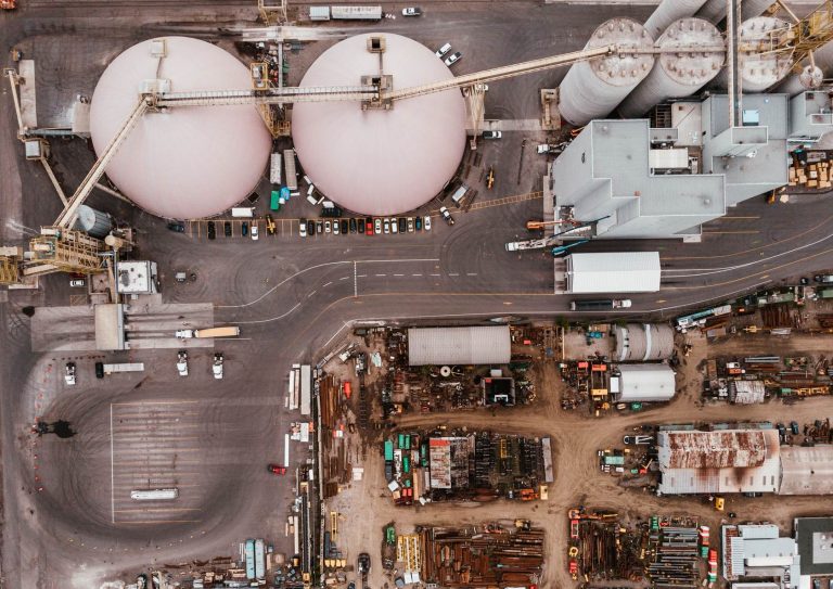 Vue aérienne d'un site industriel
